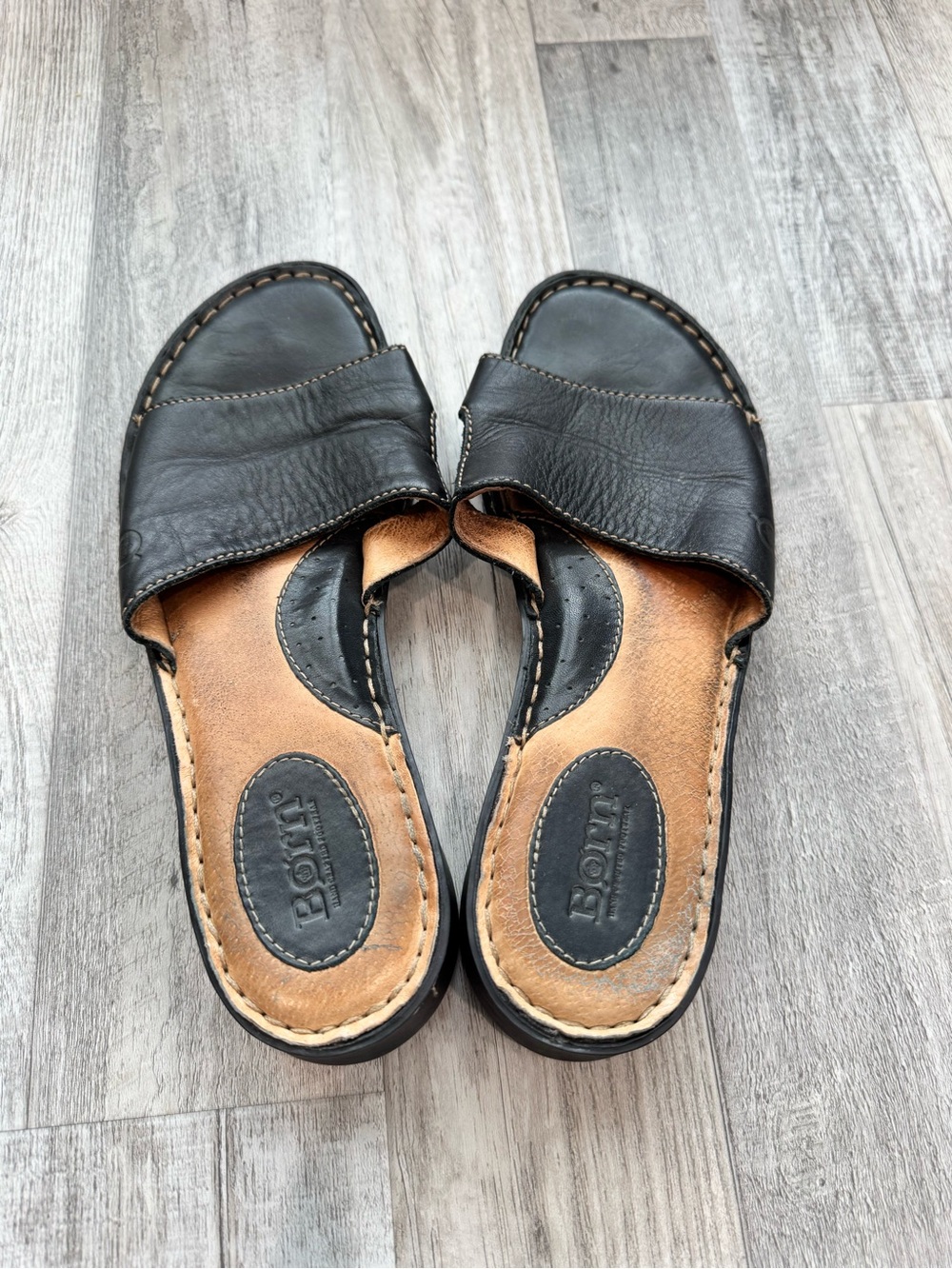 Born black leather open toe slides size 9 women